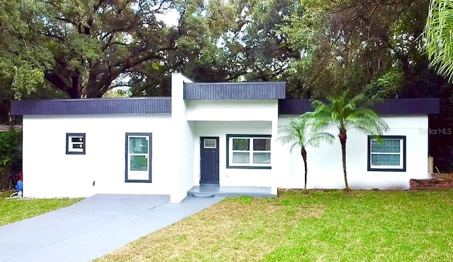 view of front of home with a porch and a front lawn