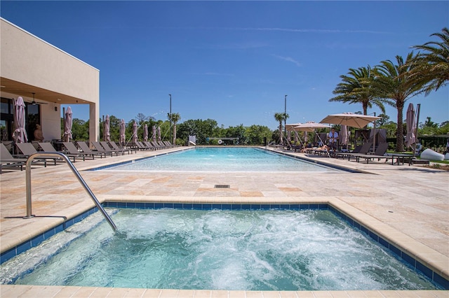 view of swimming pool