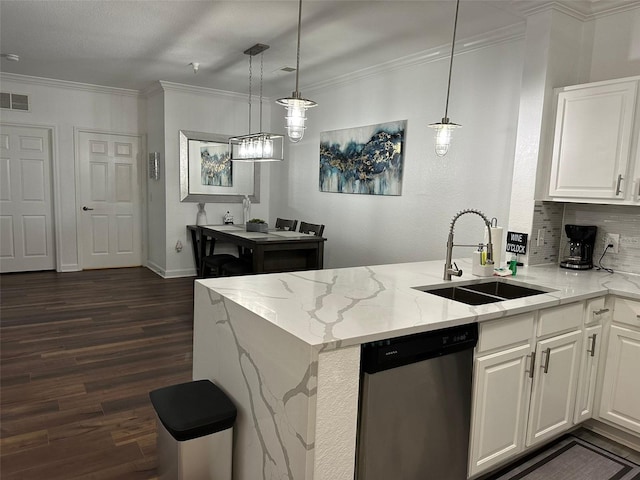 kitchen with decorative light fixtures, kitchen peninsula, sink, dark hardwood / wood-style floors, and stainless steel dishwasher