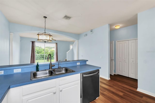 kitchen with visible vents, dark wood-type flooring, white cabinetry, a sink, and dishwasher