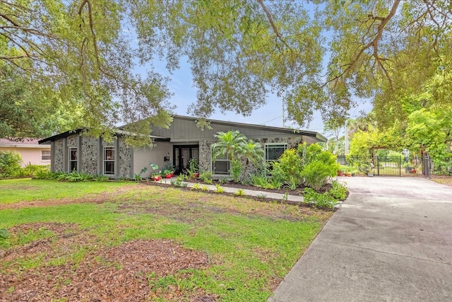 view of front of house with a front yard