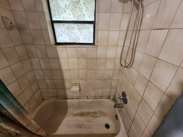 bathroom featuring shower / tub combo