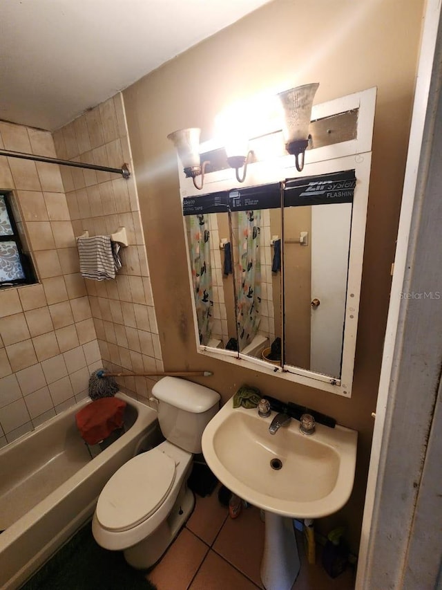 bathroom with toilet, tile patterned floors, and shower / bath combo