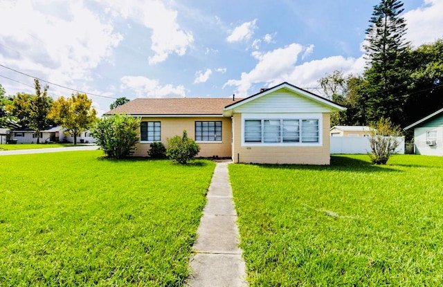 view of front of house featuring a front yard