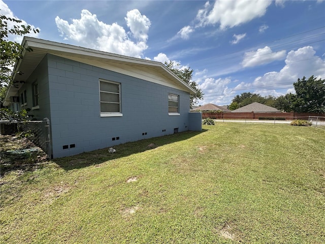 exterior space featuring a yard