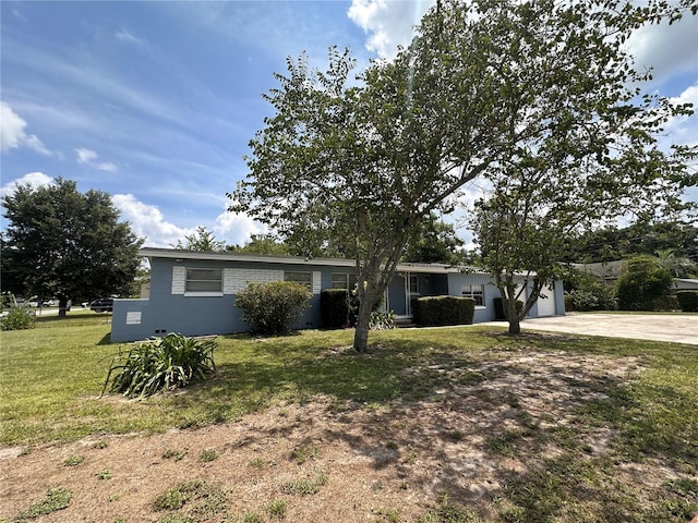 view of front of home with a front lawn