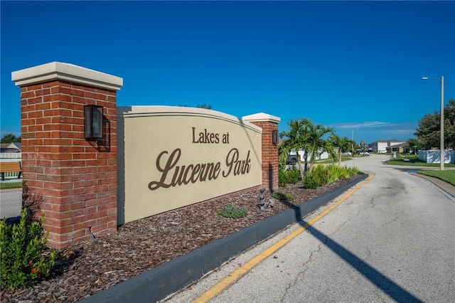 view of community / neighborhood sign