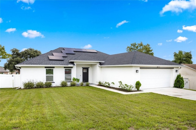 view of front of house featuring solar panels, a garage, and a front yard