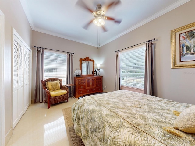 bedroom with light carpet, crown molding, a closet, and ceiling fan