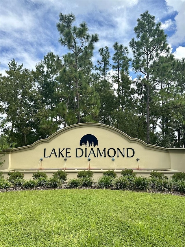 community / neighborhood sign with a lawn