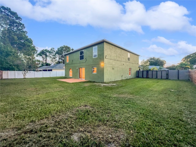 view of yard with a patio area