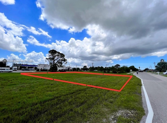 Listing photo 2 for 1523 SW 16th Ct, Cape Coral FL 33991