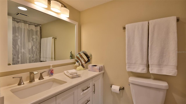 bathroom with a shower with curtain, toilet, and vanity