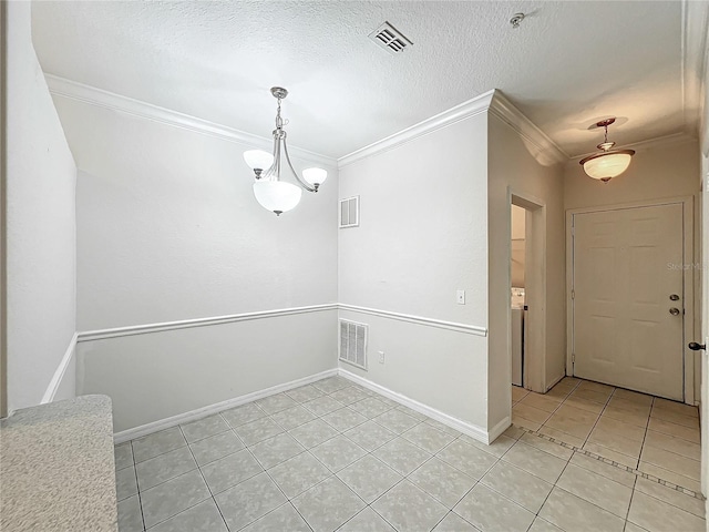 entryway featuring a textured ceiling, ornamental molding, light tile patterned floors, and a notable chandelier