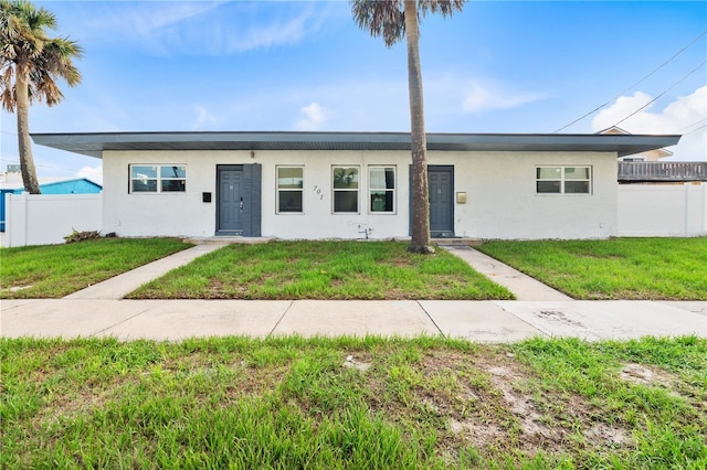 701 N Grandview Ave, Daytona Beach, FL 32118 - view of front of property featuring stucco siding