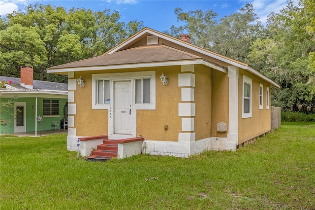 view of front of house featuring a front yard