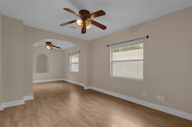 unfurnished room featuring light wood-type flooring and ceiling fan