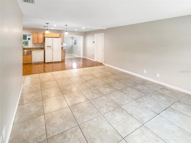 spare room featuring sink and light tile patterned flooring