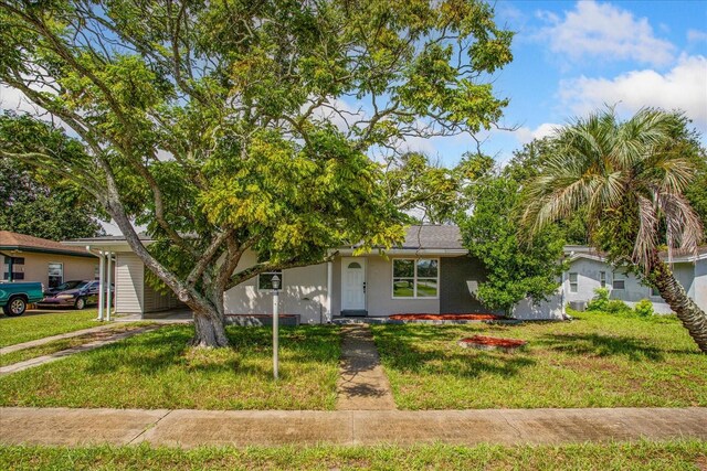 view of front of home with a front yard