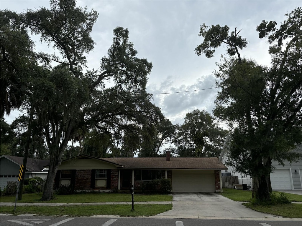 single story home featuring a front yard