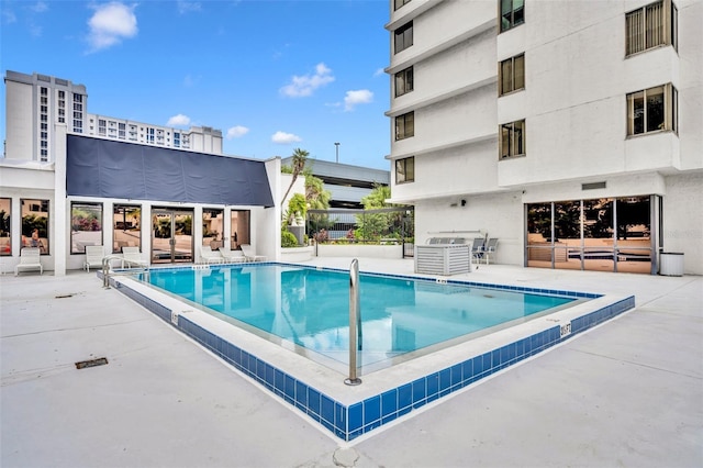 view of swimming pool featuring a patio