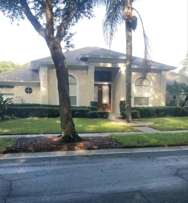 view of front of home featuring a front lawn