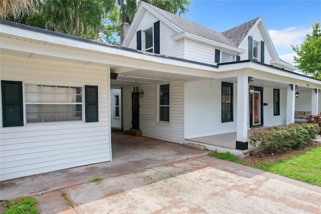 view of front of house featuring a porch