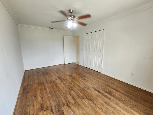 interior space featuring crown molding, hardwood / wood-style floors, ceiling fan, and a closet