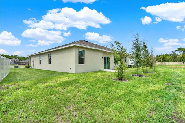 back of house featuring a yard