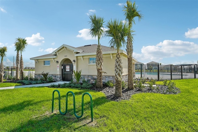 view of front of home featuring a front lawn and a swimming pool