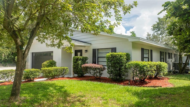 ranch-style home featuring a front yard