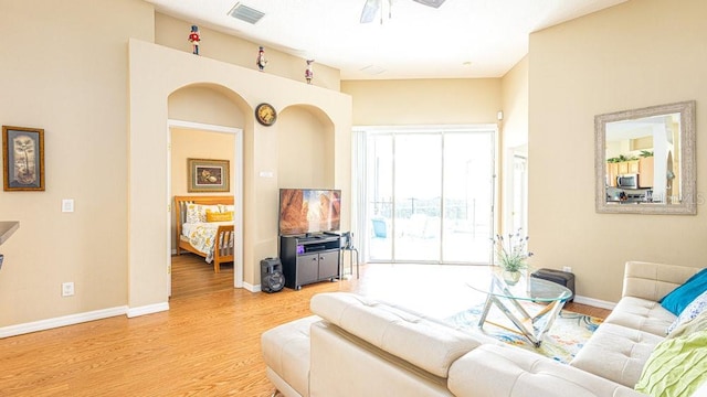 living room with light wood-type flooring and ceiling fan