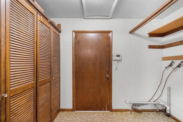 1005 Crescent Pkwy, Deland, FL 32724 - corridor with baseboards and a textured ceiling