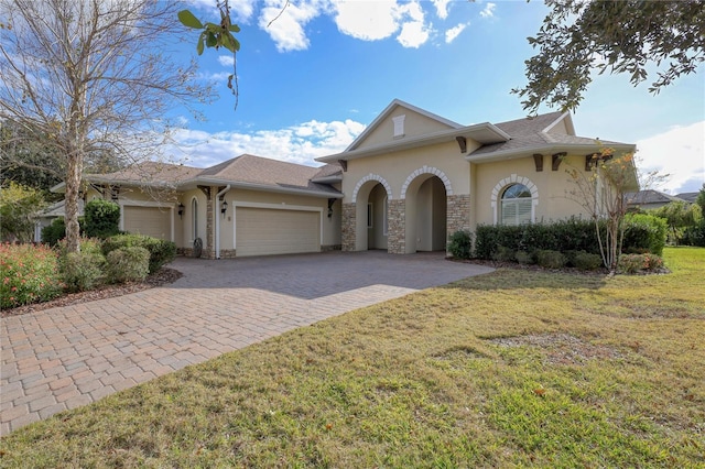 view of front of home featuring a front yard and a garage