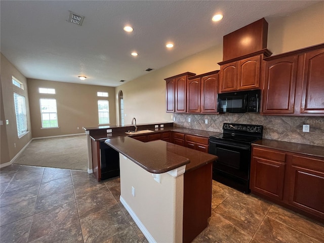 kitchen with kitchen peninsula, tasteful backsplash, a textured ceiling, sink, and black appliances