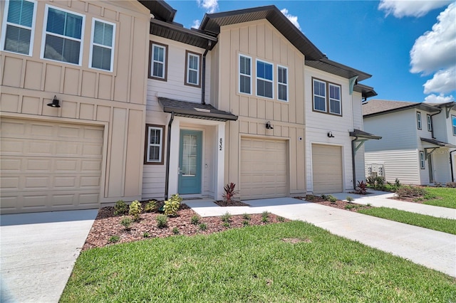 view of front facade with a garage and a front yard