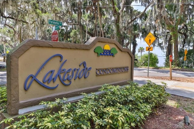 view of community / neighborhood sign