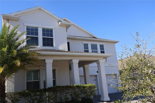 view of front of property with covered porch and a garage