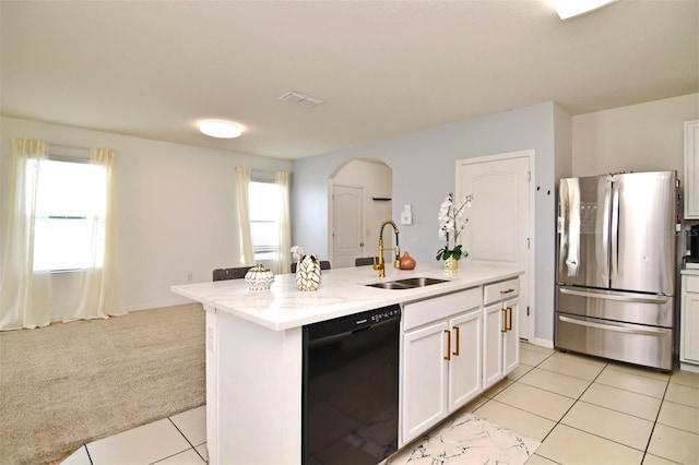 kitchen featuring stainless steel fridge, light colored carpet, sink, a center island with sink, and dishwasher