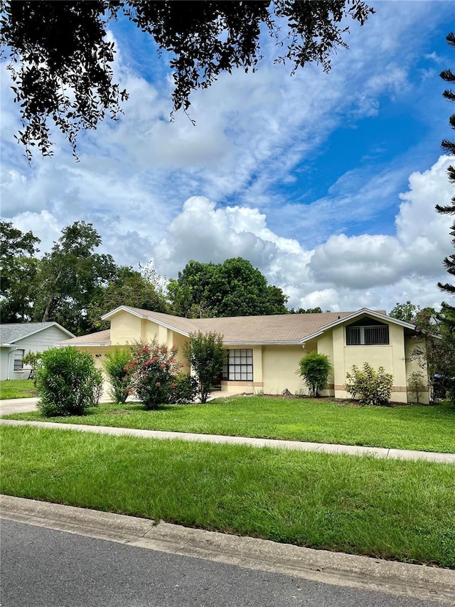 single story home featuring a front yard