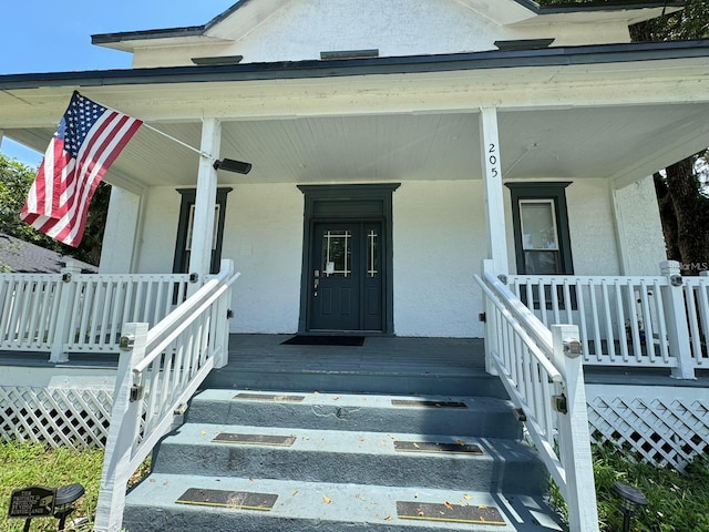 entrance to property featuring covered porch