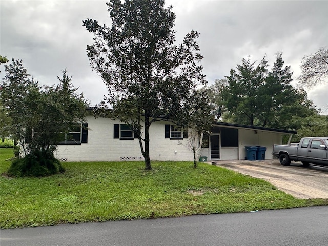 view of front facade featuring a front lawn and a carport