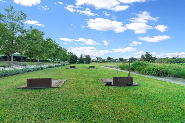 view of property's community featuring a yard