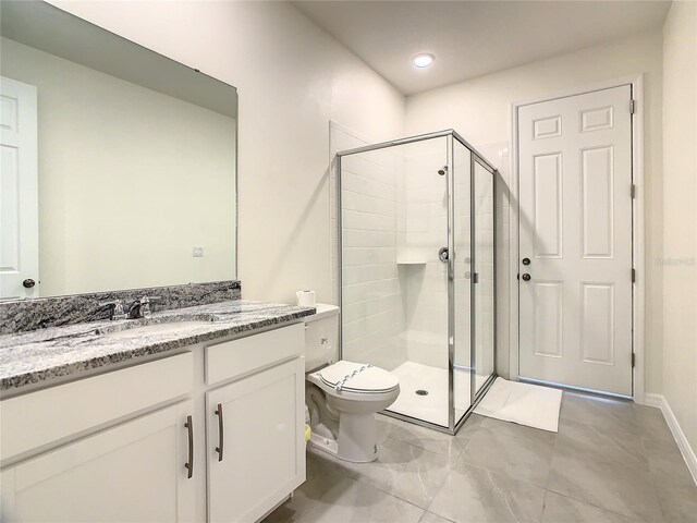 bathroom with a shower with door, vanity, and toilet