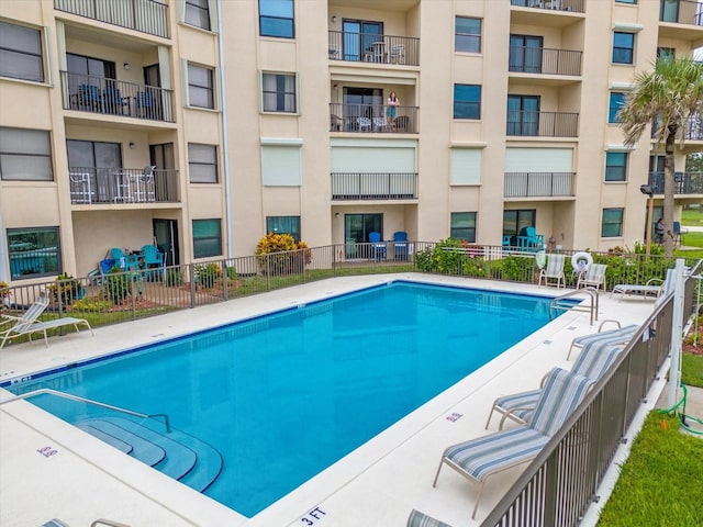 view of swimming pool