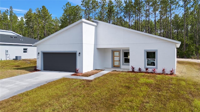 view of front facade with central AC, stucco siding, concrete driveway, a front lawn, and a garage