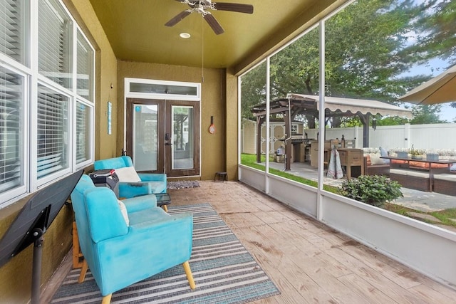 sunroom featuring ceiling fan