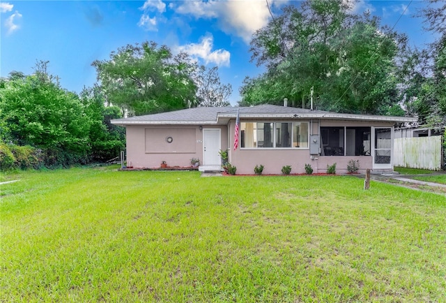 single story home with a front yard