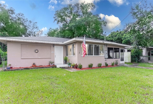 single story home featuring a front yard