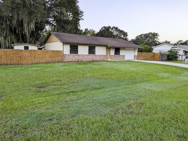 ranch-style house featuring a front lawn